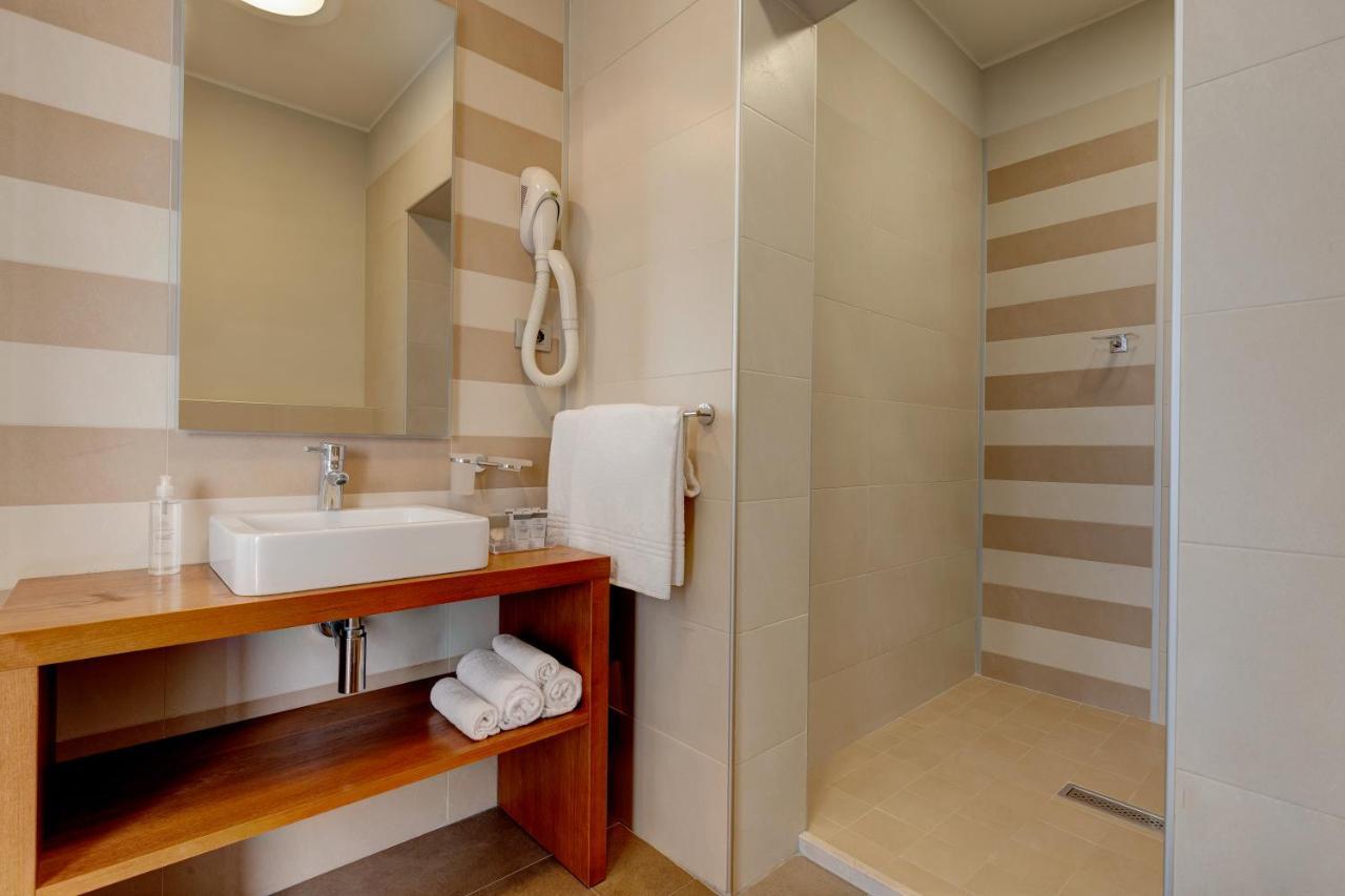 Superior Double or Twin Room with Terrace,942922621:JPEG